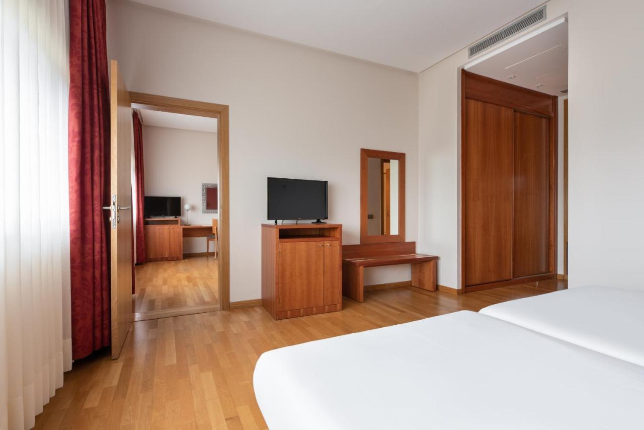 Exe Via Argentum Hotel Silleda Exterior photo